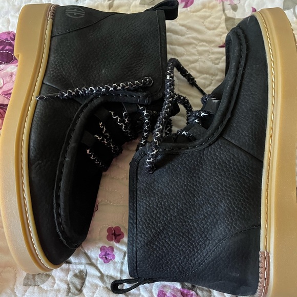 Boots - Picture 2 of 9